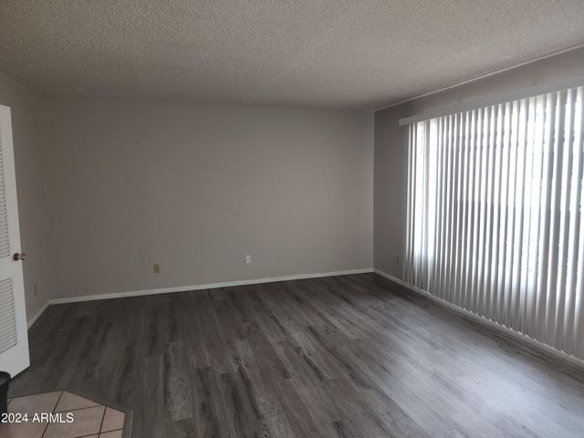 8425 E Crestwood Way, Scottsdale, AZ 85250