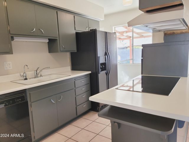 8425 E Crestwood Way, Scottsdale, AZ 85250