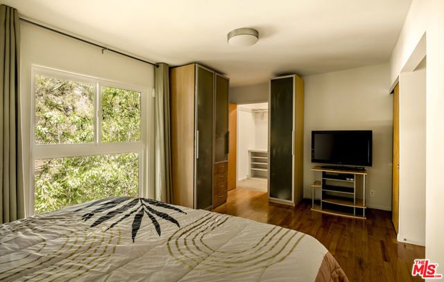 3262 Dos Palos Drive, Los Angeles, CA 90068