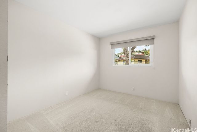 98-2033 Pahiolo Street, Aiea, HI 96701