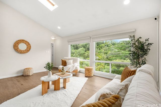 98-2033 Pahiolo Street, Aiea, HI 96701