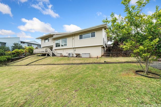 98-2033 Pahiolo Street, Aiea, HI 96701