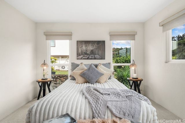 98-2033 Pahiolo Street, Aiea, HI 96701