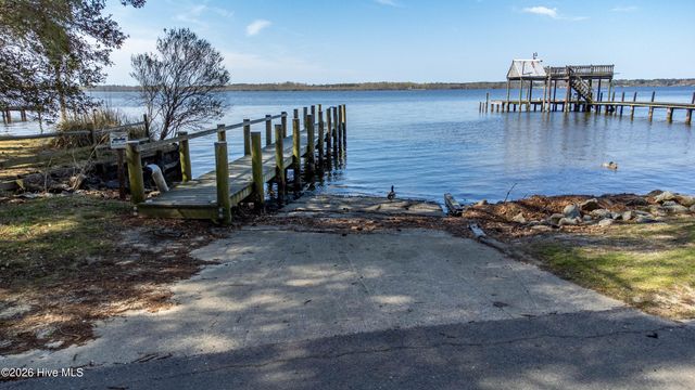 000 Whitehat Road, Hertford, NC 27944