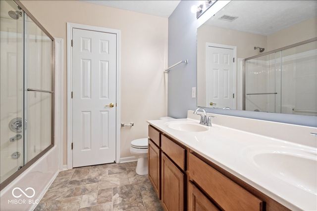 6520 Kingsbury Way, Zionsville, IN 46077