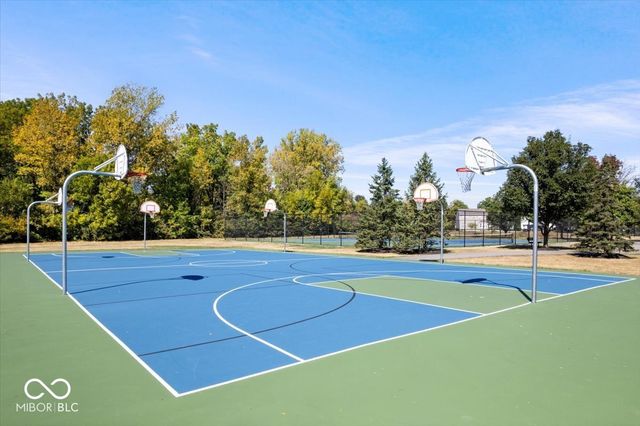 6520 Kingsbury Way, Zionsville, IN 46077