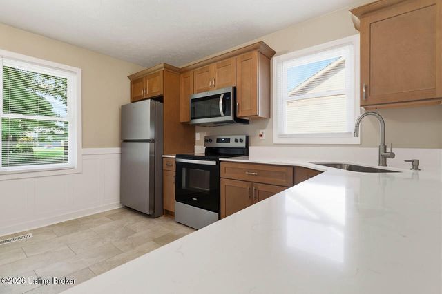 8410 Silver Fox Rd, Louisville, KY 40291