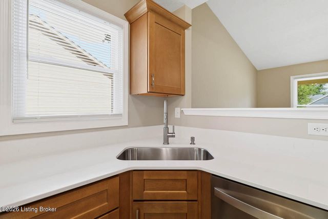 8410 Silver Fox Rd, Louisville, KY 40291