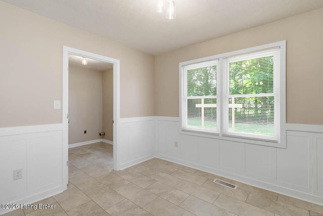 8410 Silver Fox Rd, Louisville, KY 40291