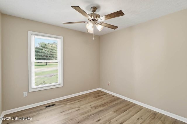8410 Silver Fox Rd, Louisville, KY 40291