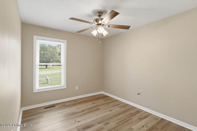 8410 Silver Fox Rd, Louisville, KY 40291