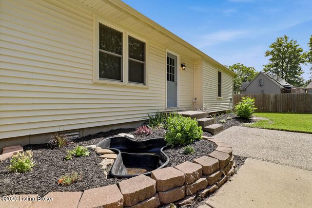 8410 Silver Fox Rd, Louisville, KY 40291
