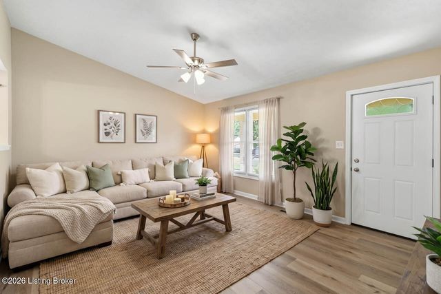 8410 Silver Fox Rd, Louisville, KY 40291