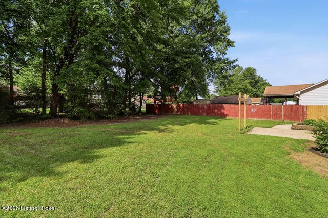 8410 Silver Fox Rd, Louisville, KY 40291