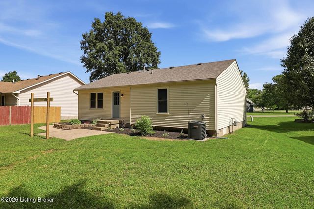 8410 Silver Fox Rd, Louisville, KY 40291