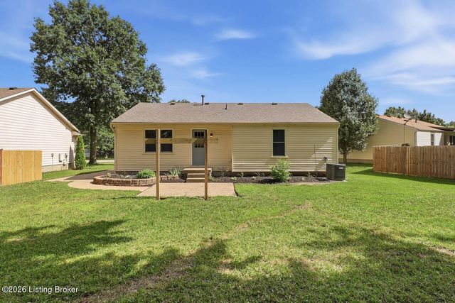 8410 Silver Fox Rd, Louisville, KY 40291