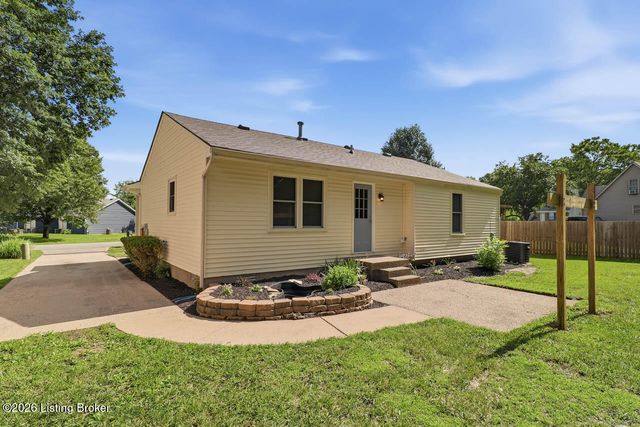 8410 Silver Fox Rd, Louisville, KY 40291
