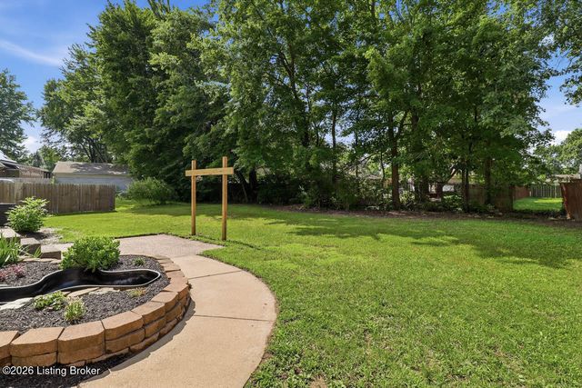 8410 Silver Fox Rd, Louisville, KY 40291
