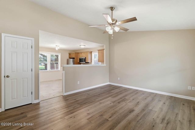 8410 Silver Fox Rd, Louisville, KY 40291