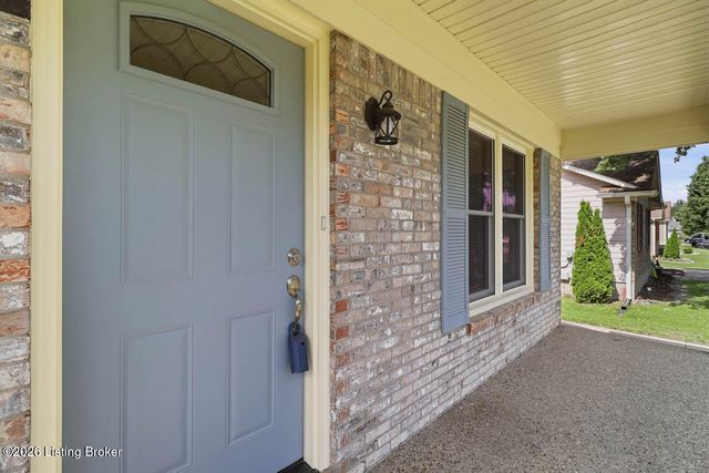 8410 Silver Fox Rd, Louisville, KY 40291