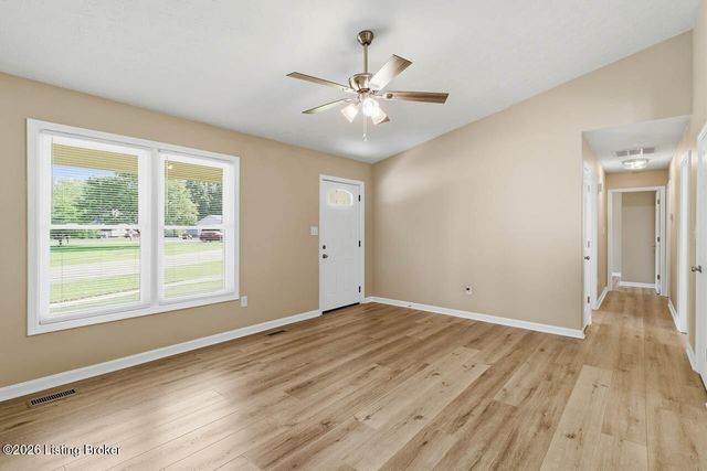 8410 Silver Fox Rd, Louisville, KY 40291
