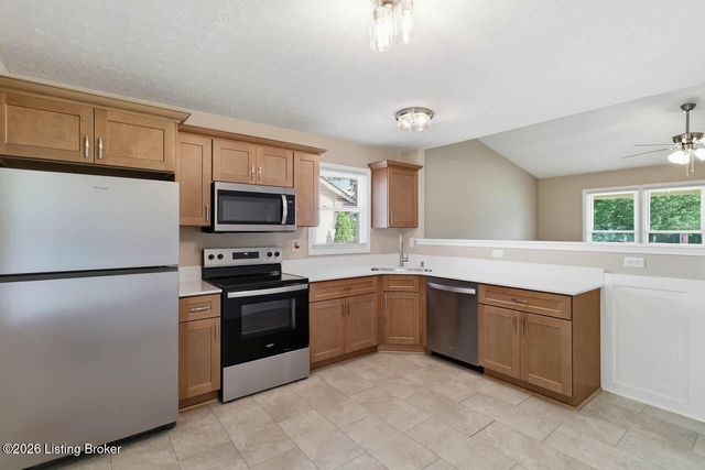 8410 Silver Fox Rd, Louisville, KY 40291