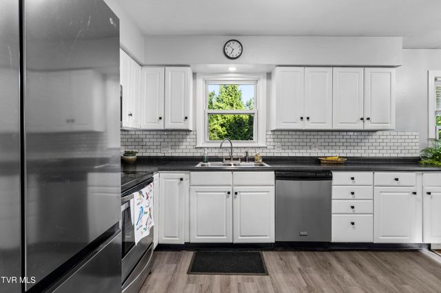 1715 Mcclellan Drive, Johnson City, TN 37604