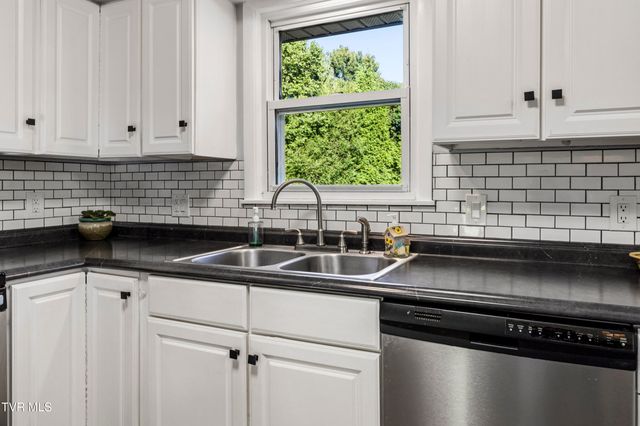 1715 Mcclellan Drive, Johnson City, TN 37604