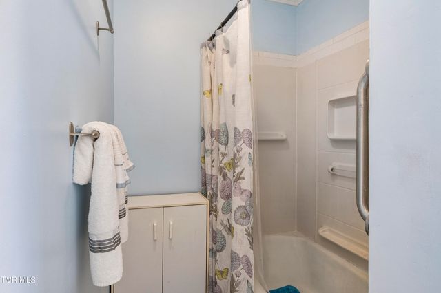 1715 Mcclellan Drive, Johnson City, TN 37604