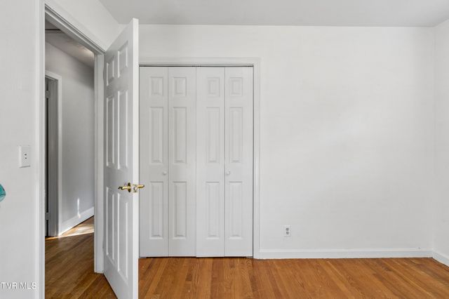 1715 Mcclellan Drive, Johnson City, TN 37604