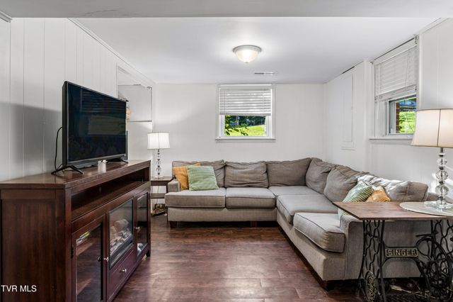 1715 Mcclellan Drive, Johnson City, TN 37604