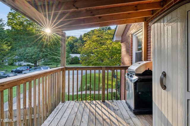 1715 Mcclellan Drive, Johnson City, TN 37604