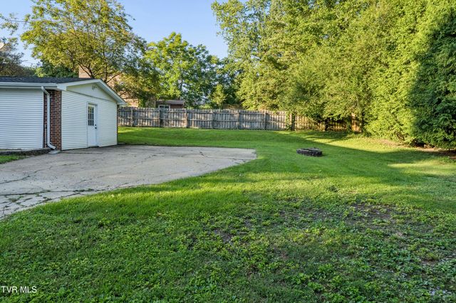 1715 Mcclellan Drive, Johnson City, TN 37604