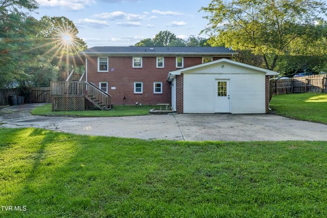 1715 Mcclellan Drive, Johnson City, TN 37604