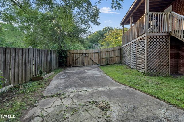 1715 Mcclellan Drive, Johnson City, TN 37604