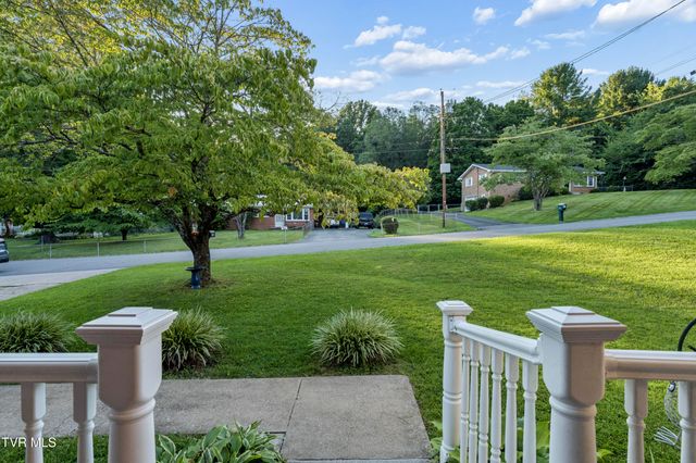 1715 Mcclellan Drive, Johnson City, TN 37604