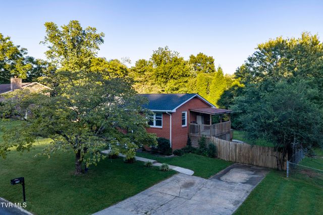 1715 Mcclellan Drive, Johnson City, TN 37604