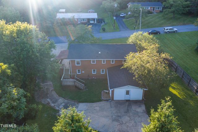 1715 Mcclellan Drive, Johnson City, TN 37604