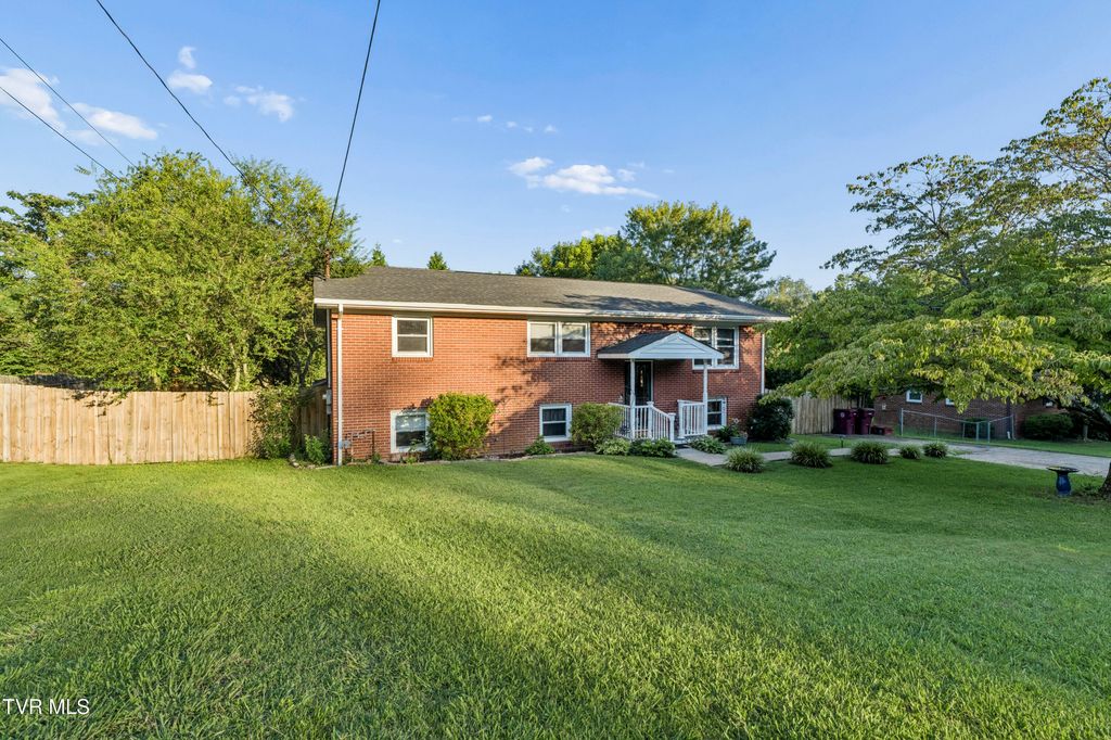 1715 Mcclellan Drive, Johnson City, TN 37604