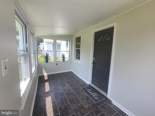 1529 BEALE ST, Linwood, PA 19061