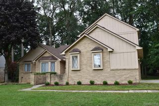 5141 Woodrun Court, West Bloomfield Charter Township, MI 48323