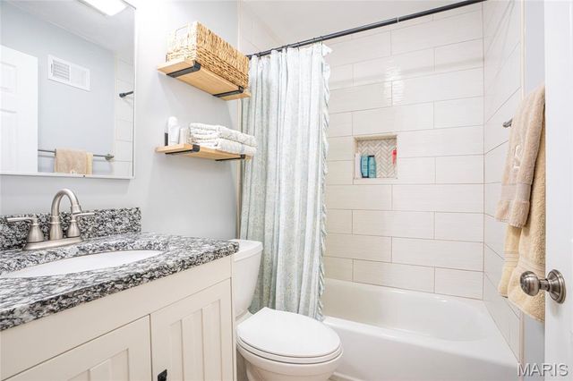 429 Forest Green Drive, St Louis, MO 63119