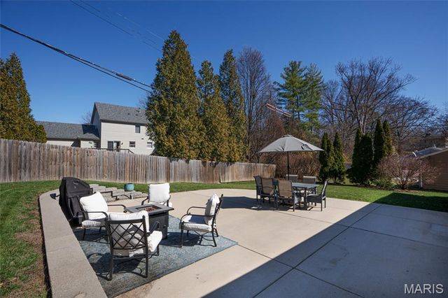 429 Forest Green Drive, St Louis, MO 63119