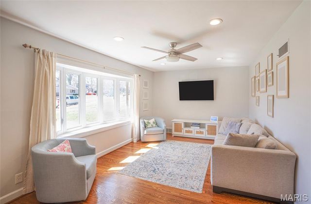 429 Forest Green Drive, St Louis, MO 63119