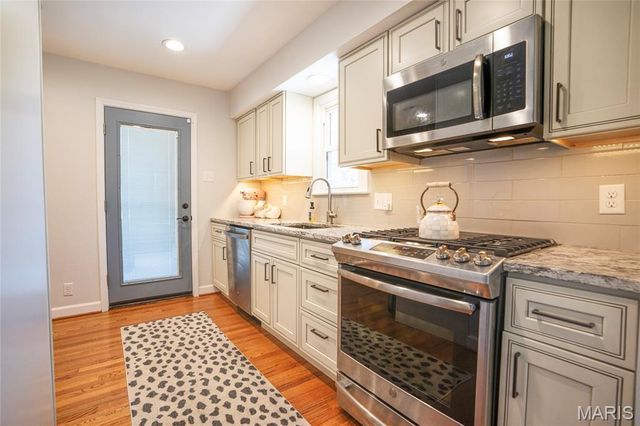 429 Forest Green Drive, St Louis, MO 63119