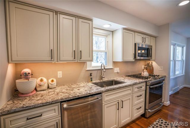 429 Forest Green Drive, St Louis, MO 63119