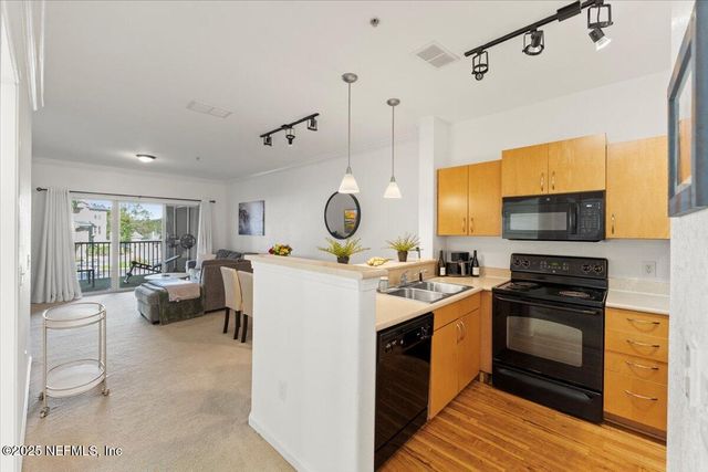 8290 GATE Parkway 123, Jacksonville, FL 32216