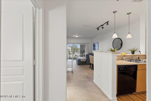 8290 GATE Parkway 123, Jacksonville, FL 32216