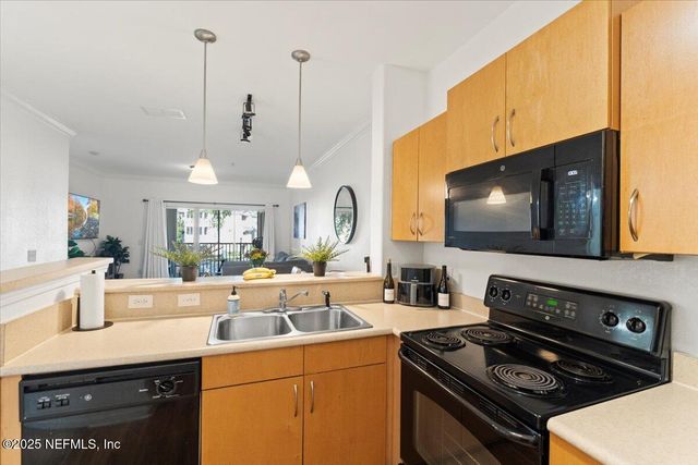 8290 GATE Parkway 123, Jacksonville, FL 32216