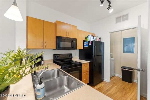 8290 GATE Parkway 123, Jacksonville, FL 32216